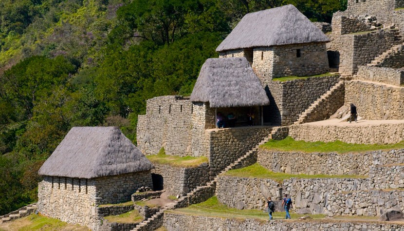 Ruínas de antigas construções incas