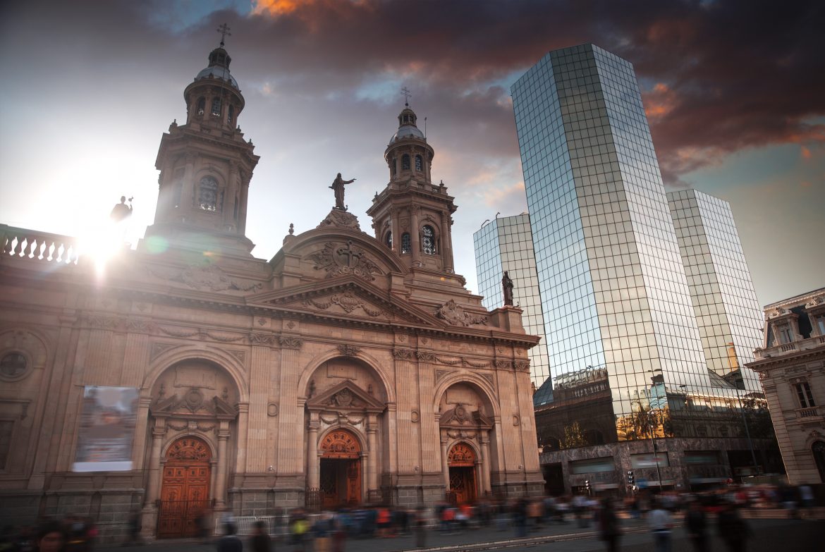 Qual moeda levar para o Chile? Guia completo de câmbio, custos e isenção de impostos em 2026