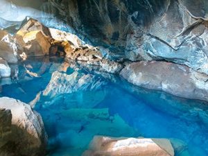 Islândia, caverna de lava Grjótagjá