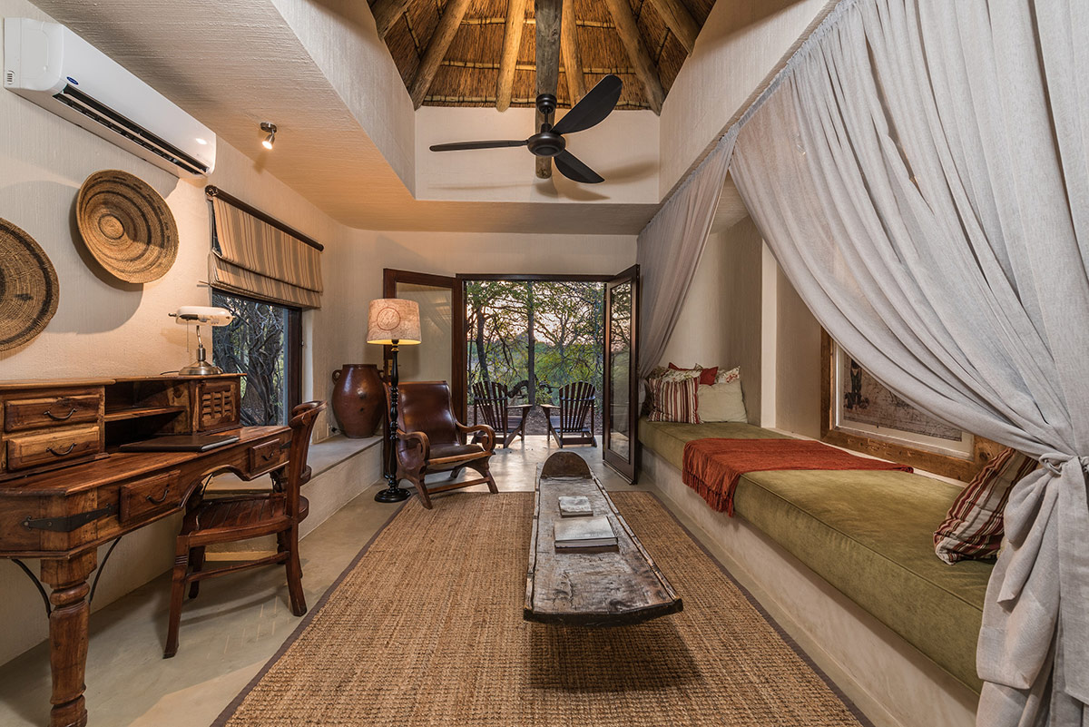 Bush-Lodge-Luxury-Suite-Lounge-1200px