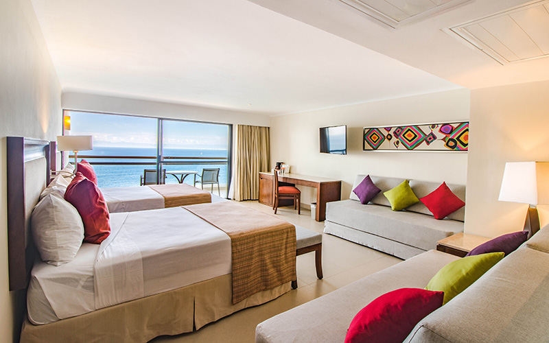 grand-park-royal-luxury-resort-puerto-vallarta-suite-pool
