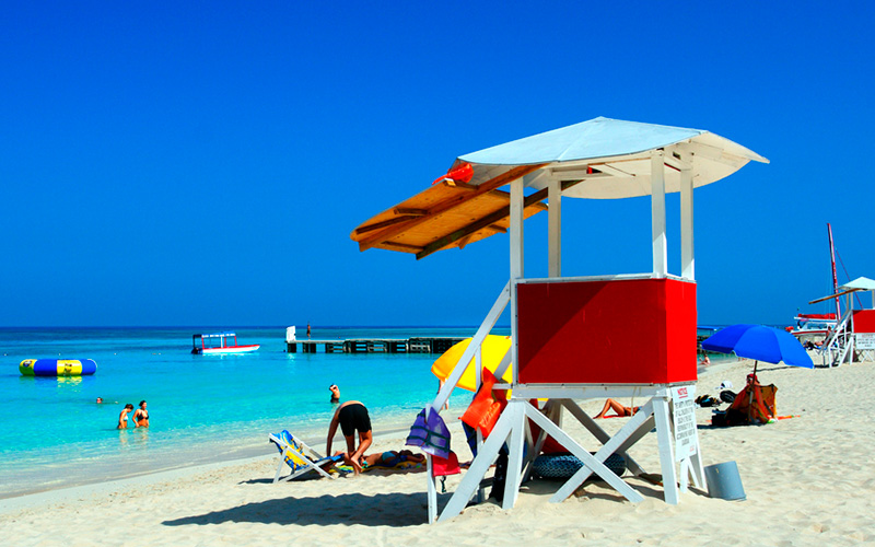 jamaica-doctors-cave-beach
