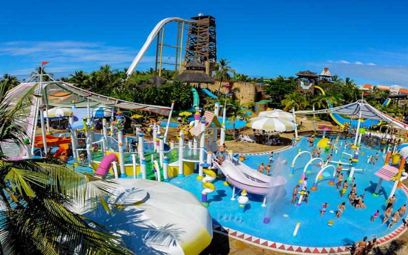 fortaleza-beach-park-atraçao-piscina-toboga-ce-brasil