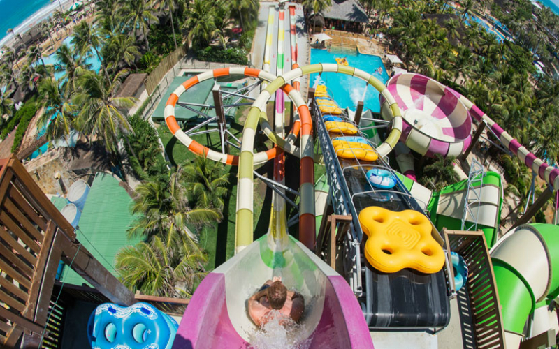 fortaleza-beach-park-toboga-movimento-visitante-ce-brasil