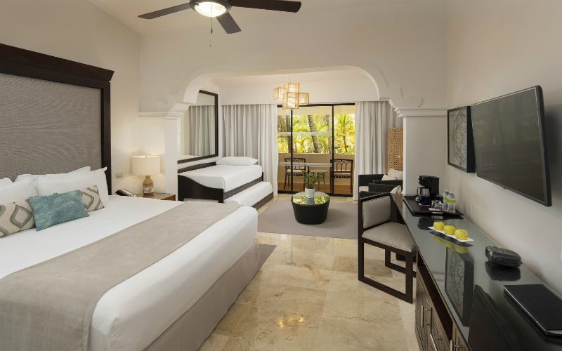 104MeliaCaribeBeach_Family_Room_Beach_Side