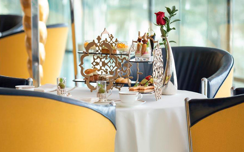 dubai-restaurantes-burj-al-arab-sahn-el-dar-afternoon-tea