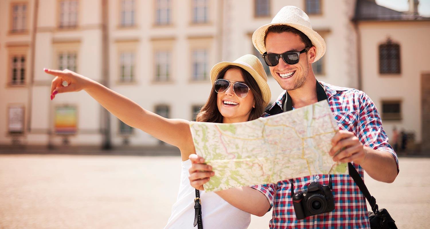Casal viajando