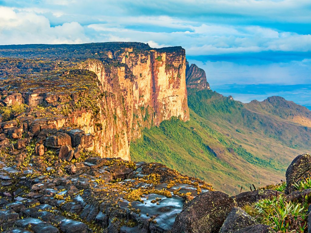 Faça a sua viagem para o Monte Roraima com todo cuidado e apoio da CVC.