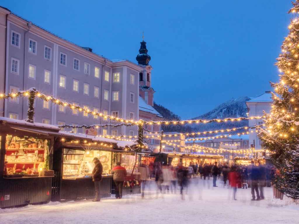É uma disputa acirrada! Estrasburgo e Colmar são as favoritas pela decoração de contos de fadas; já Rovaniemi vence pela experiência mágica com neve e o Papai Noel.