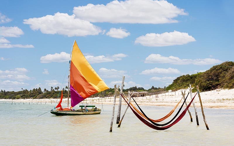 Jangada em lagoa de Jeri