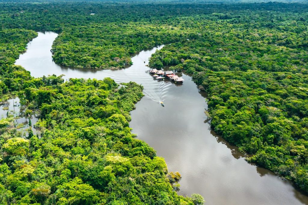 A sua próxima viagem para Amazônia vai te surpreender. Veja mais sobre a região com a CVC.