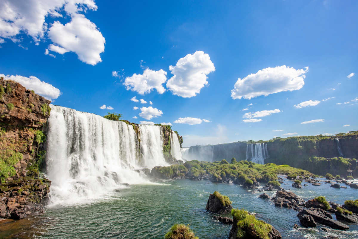 Veja lugares baratos para viajar em novembro com nossos voos promocionais