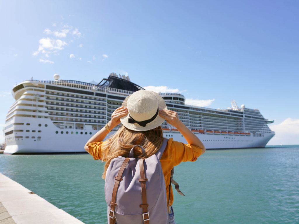 Faça uma viagem em um dos cruzeiros pelo Brasil disponíveis pela CVC e aproveite tudo que ele tem a oferecer.