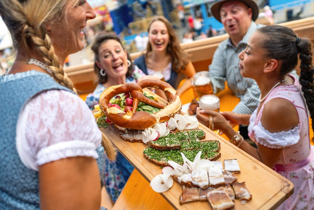 Entenda mais sobre uma das festas mais famosas do segundo semestre no sul: o Oktoberfest em Blumenau de 2026.