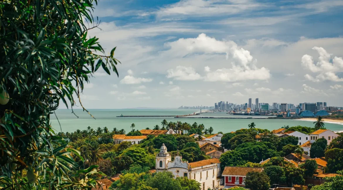 Descubra o que fazer em Recife com a CVC! Praias, cultura, gastronomia e passeios incríveis esperam por você na vibrante capital pernambucana.