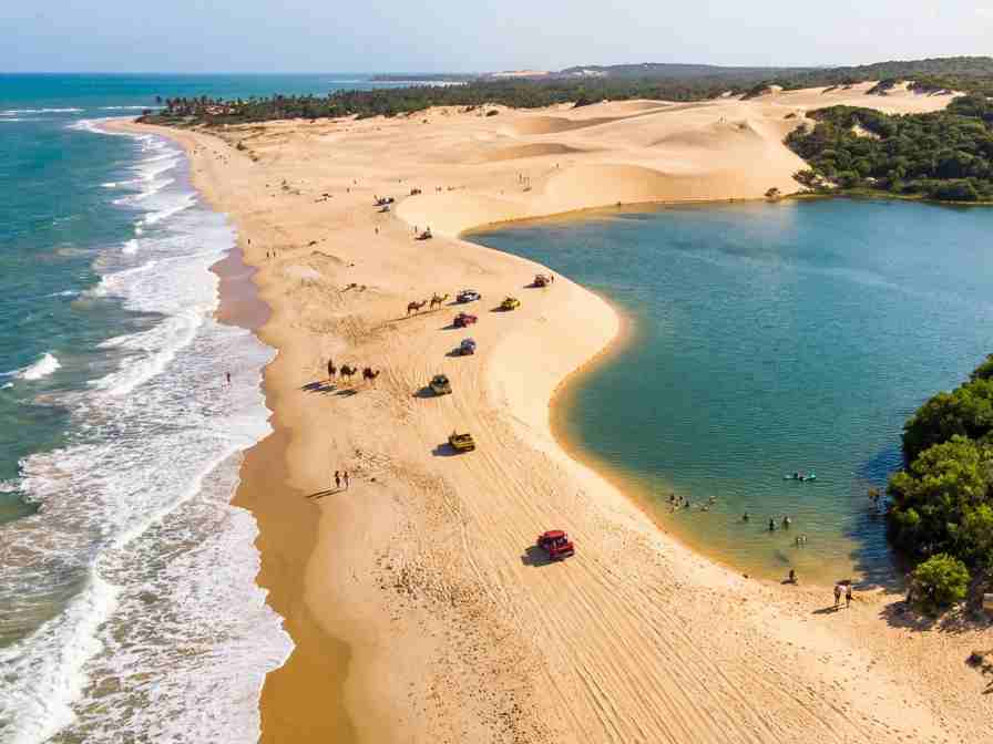As dunas são incríveis e o pôr-do-sol que elas garantem são marcos únicos!
