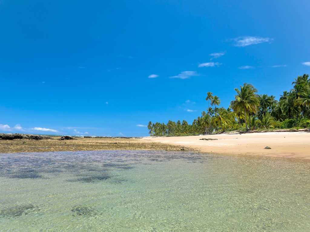 O segredo é a maré: nas luas cheia e nova, o mar recua e revela este aquário natural perfeito para mergulho.