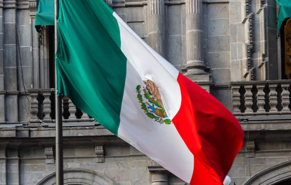 As cores que fazem o coração bater mais forte já estão espalhadas por cada esquina. O orgulho de ver o México na Copa do Mundo começa aqui, entre a história e a tradição!
