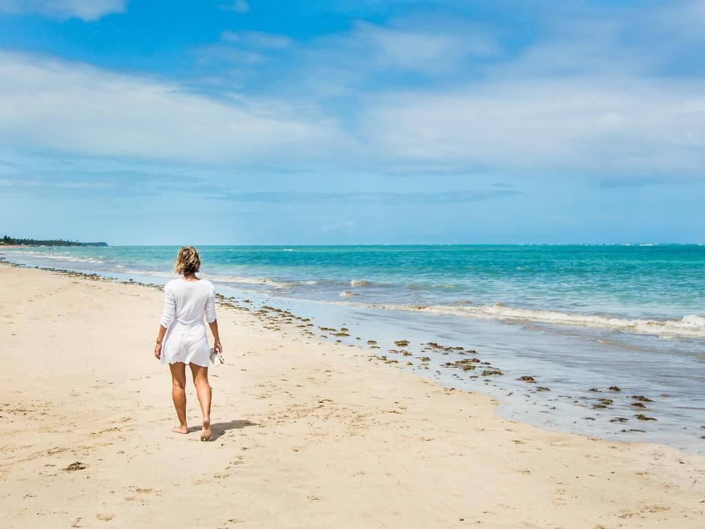 Aproveite ainda mais o nordeste e conheça as melhores praias de água quente no Brasil.