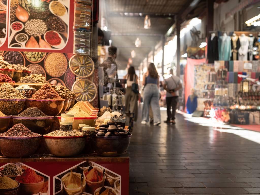 Vale a pena viajar para Dubai e conhecer melhor uma cultura tão rica.