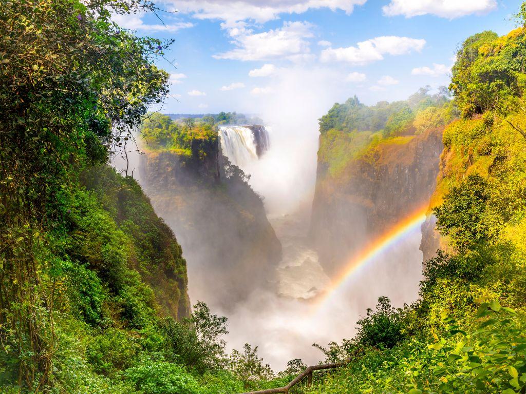 Descubra a grandiosidade de Victoria Falls, na África! Saiba qual lado visitar (Zâmbia ou Zimbábue), o que fazer e planeje sua viagem com a CVC.