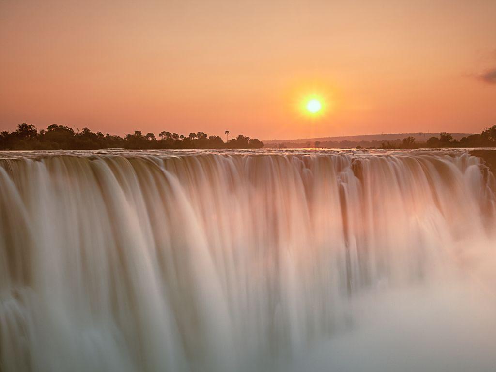 Descubra a grandiosidade de Victoria Falls, na África! Saiba qual lado visitar (Zâmbia ou Zimbábue), o que fazer e planeje sua viagem com a CVC.