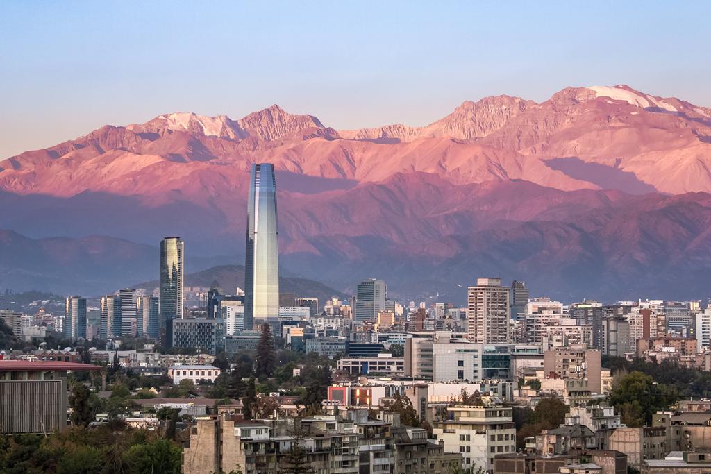 A sua próxima aventura pode ser na América do Sul. Prepare uma viagem para Santiago do Chile e explore a região.