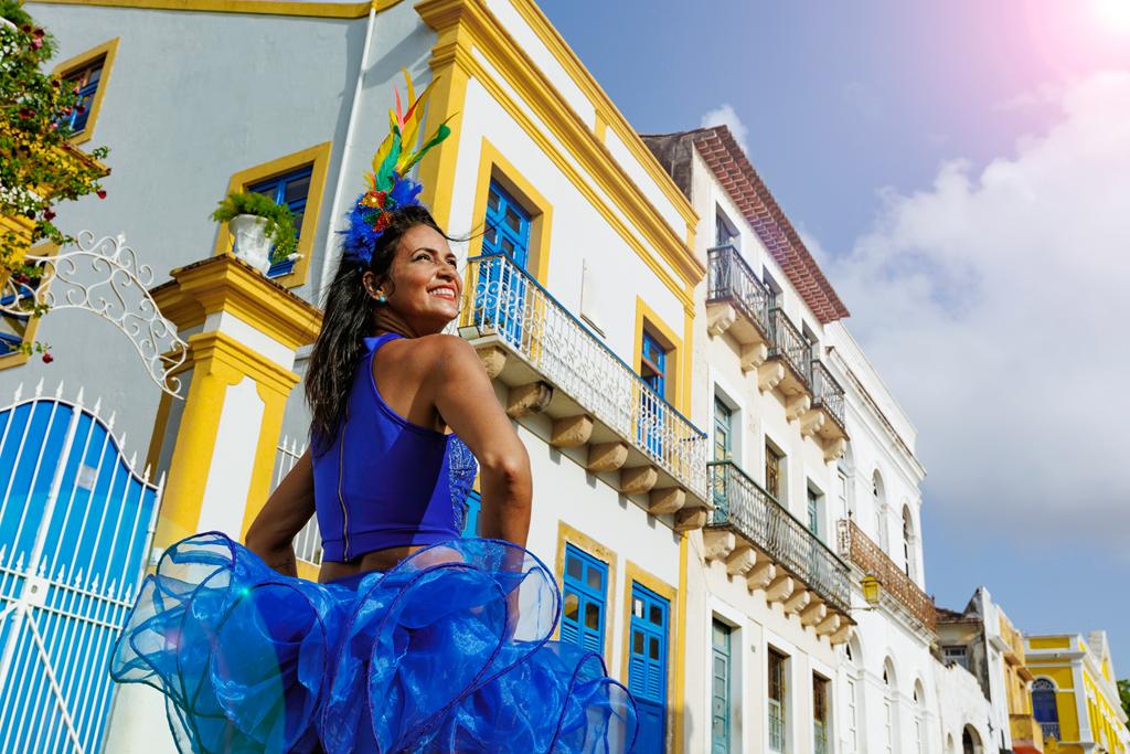 Aproveite a sua viagem para fazer um passeio cultural em Recife e conhecer um pouco sobre a história da região.
