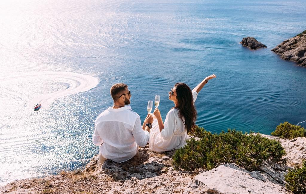 Uma viagem no Dia dos Namorados seria o presente perfeito para tirar o stress e passar ótimos momentos juntos!