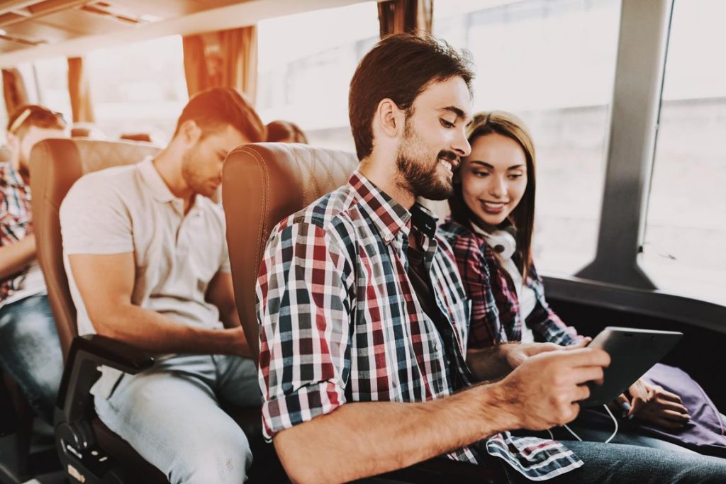 Veja essas dicas para viajar de ônibus com a CVC e use esse recurso em suas próximas viagens