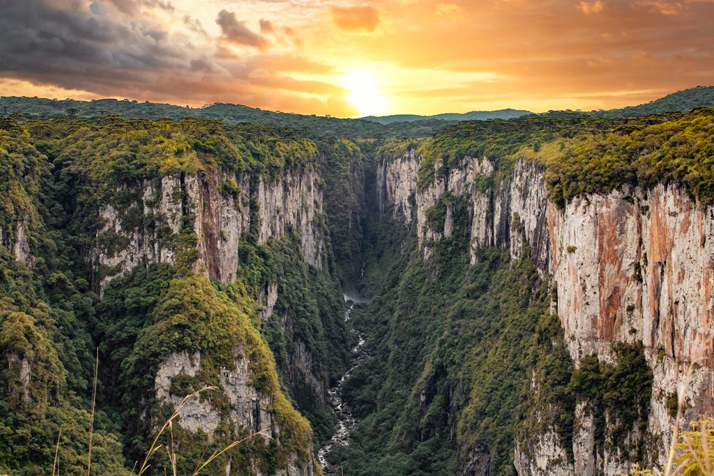 Você já viu alguns lugares no Brasil tão lindos que nem parecem aqui? Venha com a CVC e explore tendências de destinos incríveis
