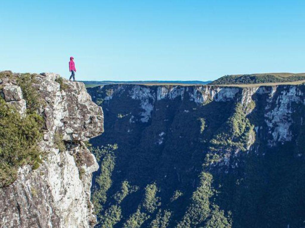 Você já viu alguns lugares no Brasil tão lindos que nem parecem aqui? Venha com a CVC e explore tendências de destinos incríveis