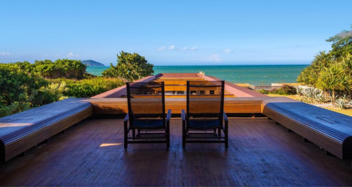 Piscina privativa com vista para o mar