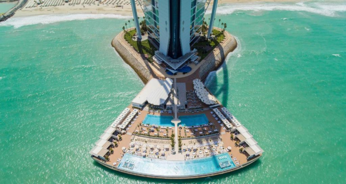 Vista aérea do hotel