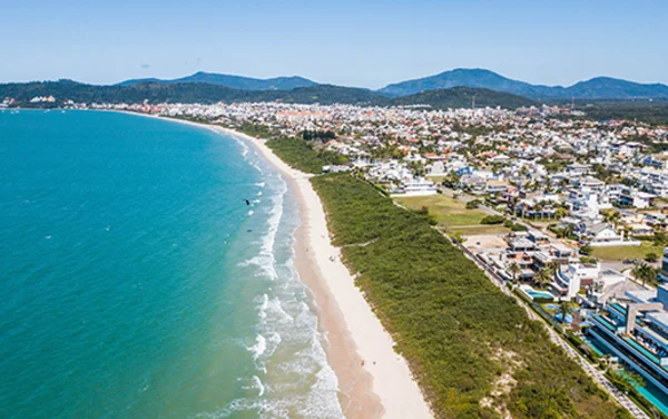 https://www.cvc.com.br/imageproc/image/upload/f_auto,w_600/v1/CVC/lps/Destinos/Florianopolis/shutterstock_1628854552-Jurere.webp
