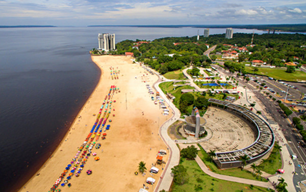 https://www.cvc.com.br/imageproc/image/upload/f_auto,w_600/v1677598725/CVC/lps/3400_LP%20Manaus/guia-manaus-destinos-cvc-praia-ponta-negra.jpg