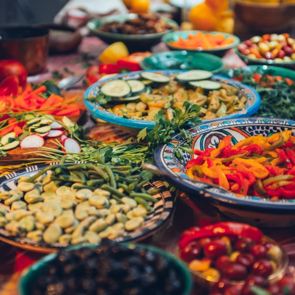 https://www.cvc.com.br/imageproc/image/upload/f_auto,w_600/v1764185460/CVC/destinos/internacional/Marrocos/Gastronomie_007_23f421.webp