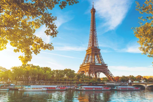 https://www.cvc.com.br/imageproc/image/upload/f_auto,w_600/v1783366343/CVC/destinos/internacional/Franca/Fran%C3%A7a_Paris_TorreEiffel_shutterstock_112137761.webp