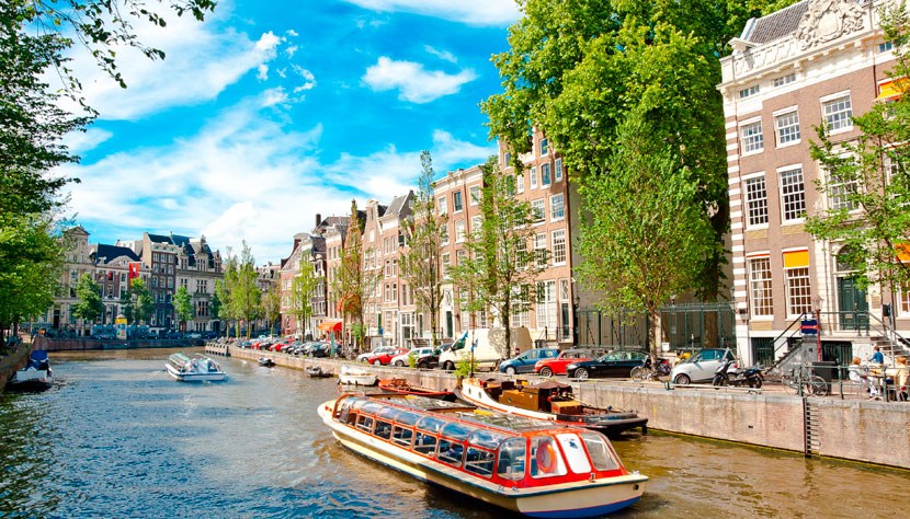 Atmosfera calma se mistura com clima de festa